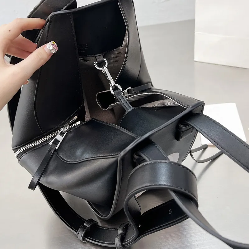 Designer kvinnor väska påsar handväskor kvinnliga ansiktslösa mäns stora kapacitet tecknad spirat bort ryggsäck singel axel väska293m