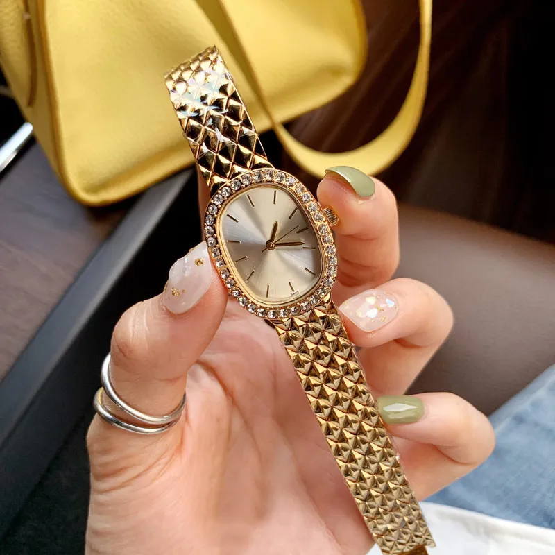 Relojes de lujo para mujer Reloj de pulsera dorado de marca superior con esfera ovalada de 25 mm Relojes de pulsera con banda de acero inoxidable para mujer Navidad San Valentín Mot294l