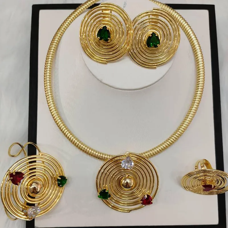 Jóias de moda Conjunto de jóias para mulheres Colar de brinco de cristal de noiva de casamento Africano Dubai Gold Color Ring Bracelet Jeweller 220810