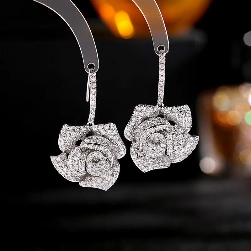 Nieuw ontworpen Spring Dangle bloem vrouwen oorbellen retro rose micro-set kleur diamanten oorstekers Celebrity vrouwelijke luxe sieraden 260k