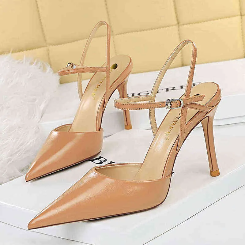 2022 Yaz Lüks Kadınlar Pu Deri Beyaz Çıplak Tacones Topuk Sandalet 9.5cm Yüksek Topuklu Sandalet Kapalı Ayak Sandalet Düğün Ayakkabıları G220516