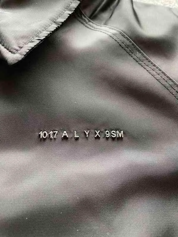 Zwart 1017 Alyx 9SM Jacket 2022 Men Women Hoge kwaliteit Metal Alyx Coats Zipper Doek Label Varsity College Jackets T220803
