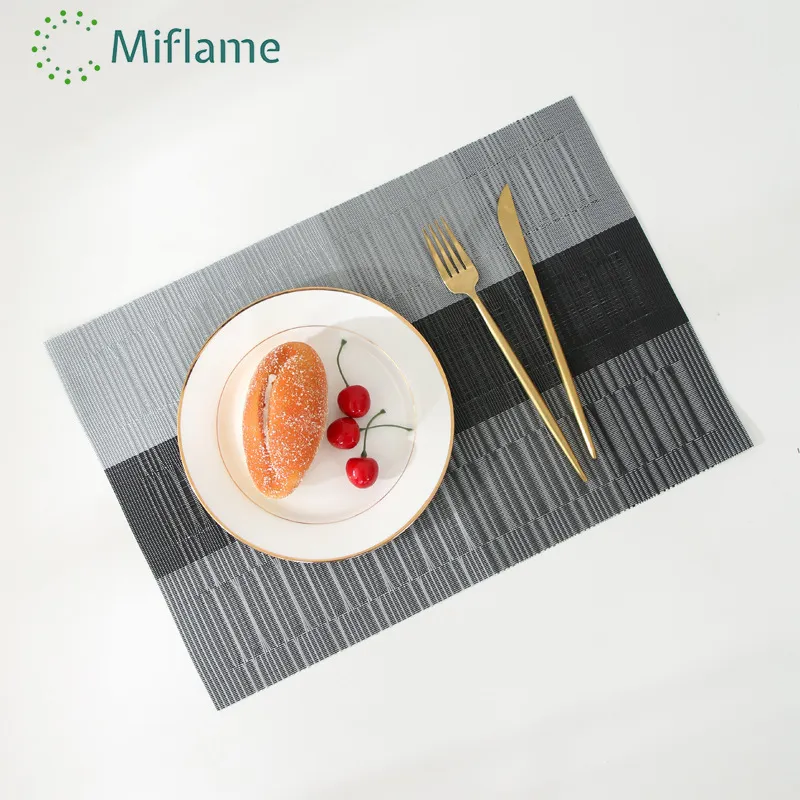 MiFlame Set med 4 PVC Tvättbara Placemats för matbordsmatta Non-slip Cup-dalbana Vinplatta W220406