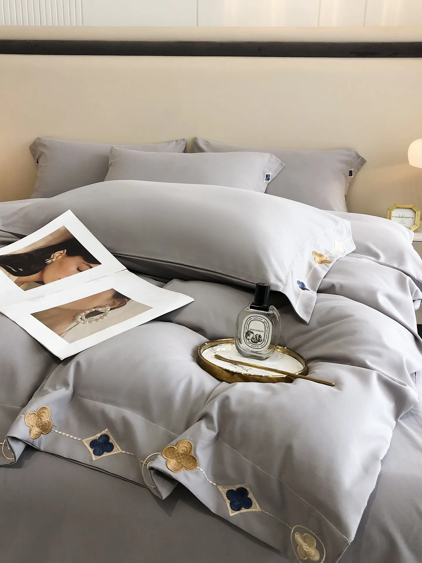 Роскошный дизайн постельное белье Высококачественные дни Шелковый хлопчатобумажный мягкий слой тонкий дышит комфортное одеяло с вышивкой