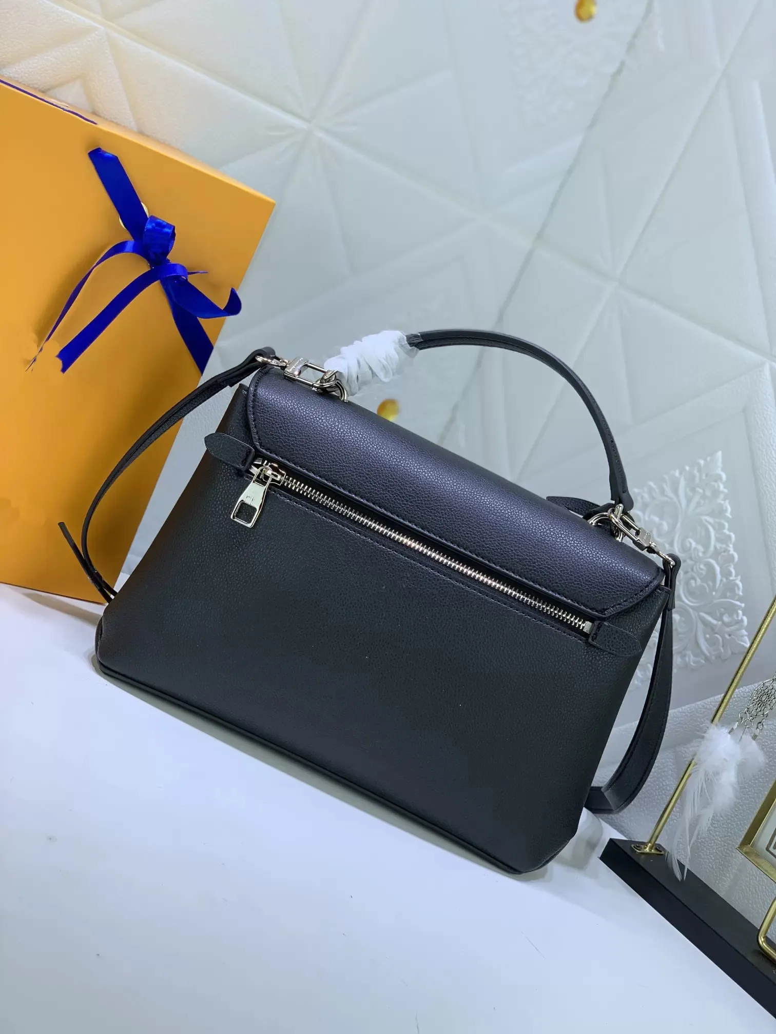Topp damer handväskor modedesigner väskor berömda crossbody väskor en axel fast läder plånböcker 55849202r
