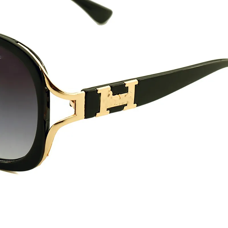 Trend Tea Occhiali da sole da donna firmati famosi occhiali con montatura dal design classico, simbolo dorato sulle aste. La sfilata di moda moderna si abbina a qualsiasi 236C