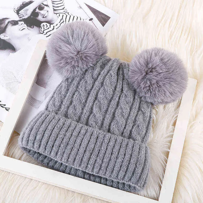 Cokk Nuovo cappello invernale da donna Carino due pompon di pelliccia Beanie cofano con velluto spesso caldo cappello da sci da neve berretto lavorato a maglia femminile moda J220722