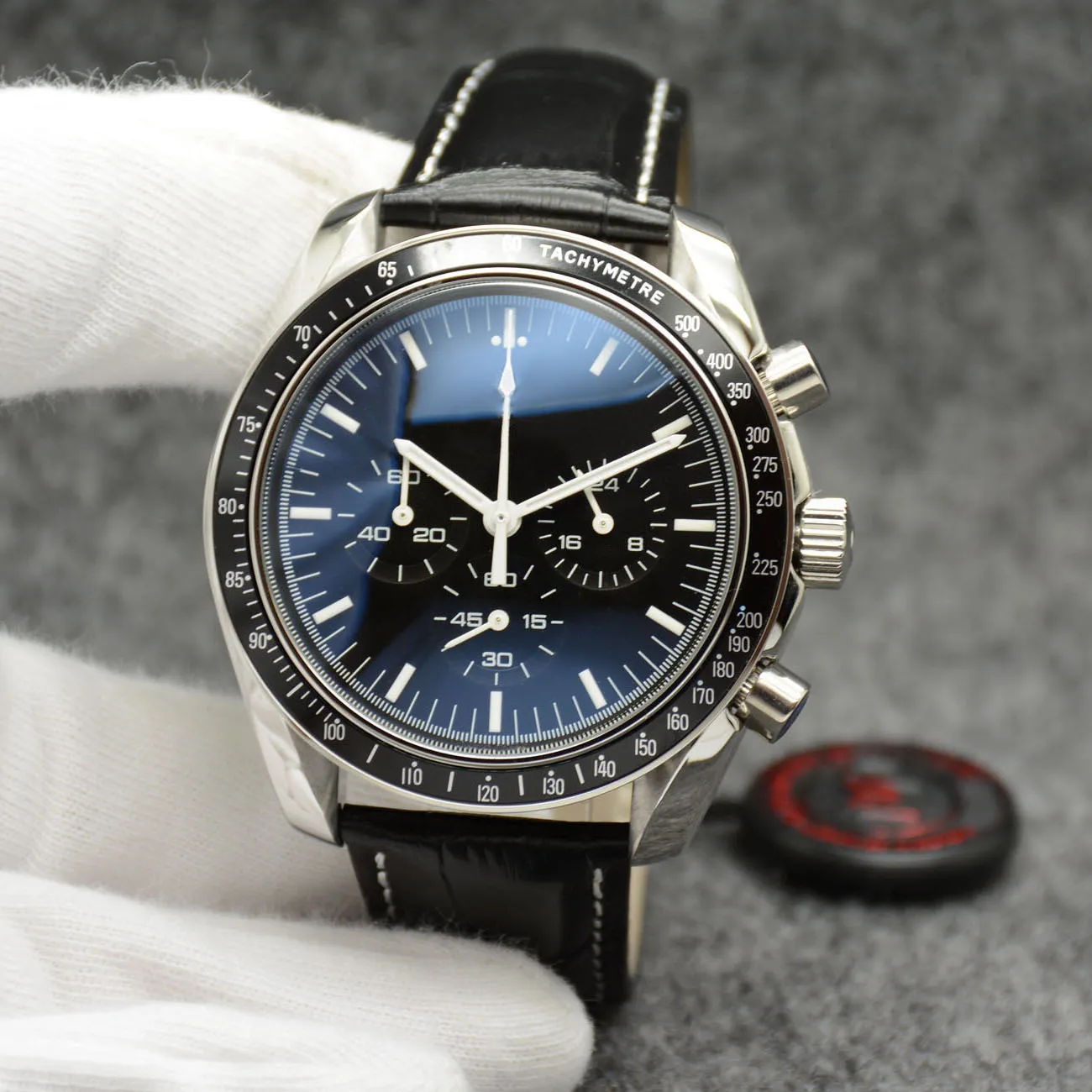44 mm kwarc Chronograf datę męskie zegarki czerwone ręce czarny skórzany pasek stałego ramki z górnym pierścieniem pokazującym tachymetrowe oznaczenia 275n