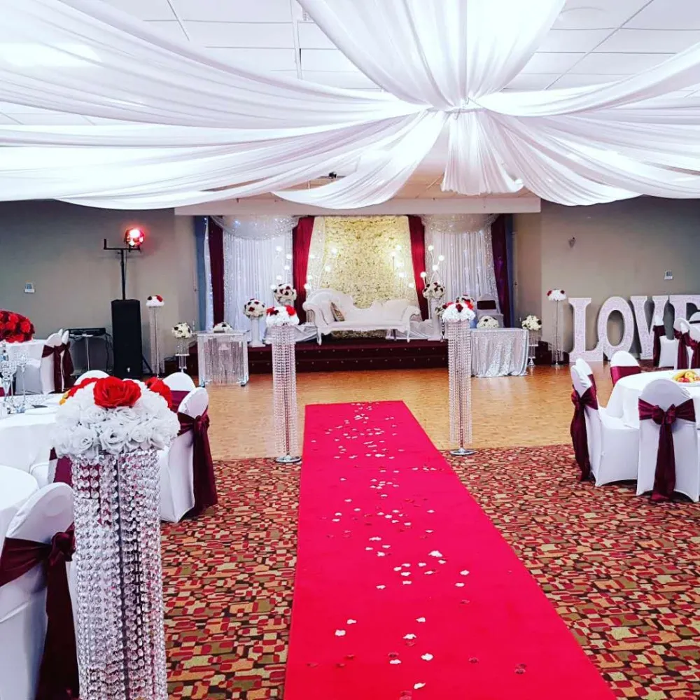 1.4m W * 10 m l / pezzo Bianco o colorato Sheer Ice Silk Drappo del soffitto del soffitto la decorazione della festa di nozze