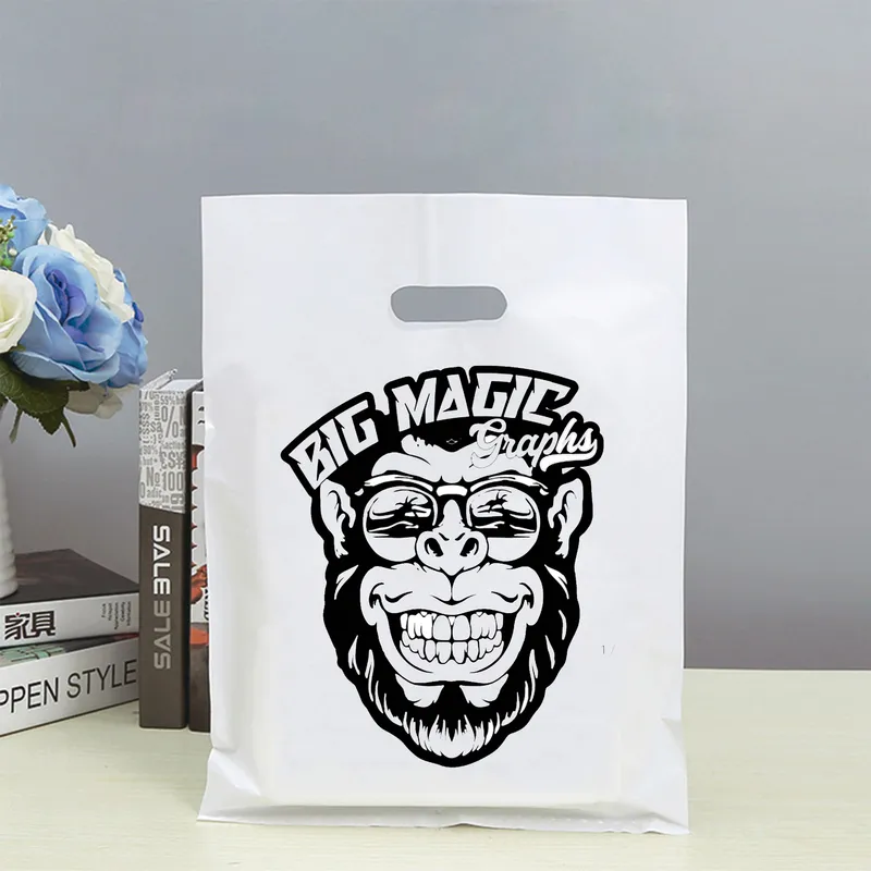 50 шт. Custom White Merche Plastic Glossy Retail для торгового вечеринки Favors Parties Handle Bags 220706