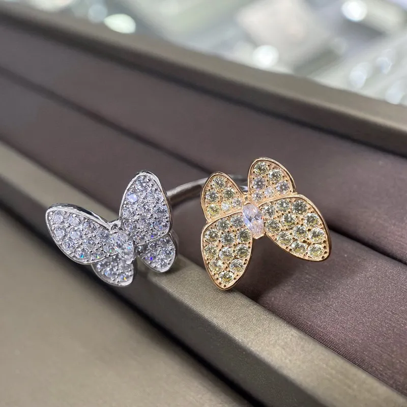 Europe America Fashion Rings Lady Women Brass Inställningar färgade diamant 18k guld två fjäril mellan fingret 4 färg258u