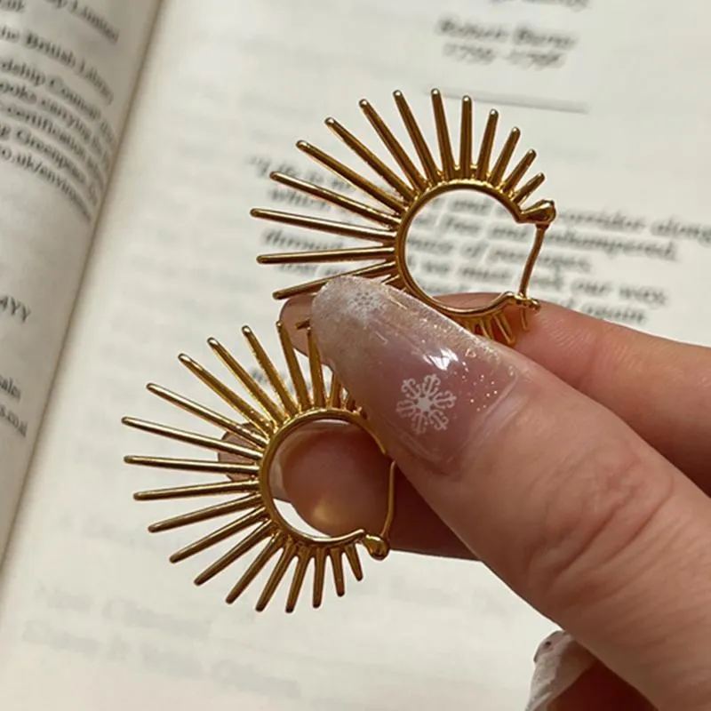 Серьги-кольца Huggie Spike Sun для женщин, уникальные крутые ювелирные изделия с золотой линией и геометрическим узором, уличная одежда, JewelryHoop246x