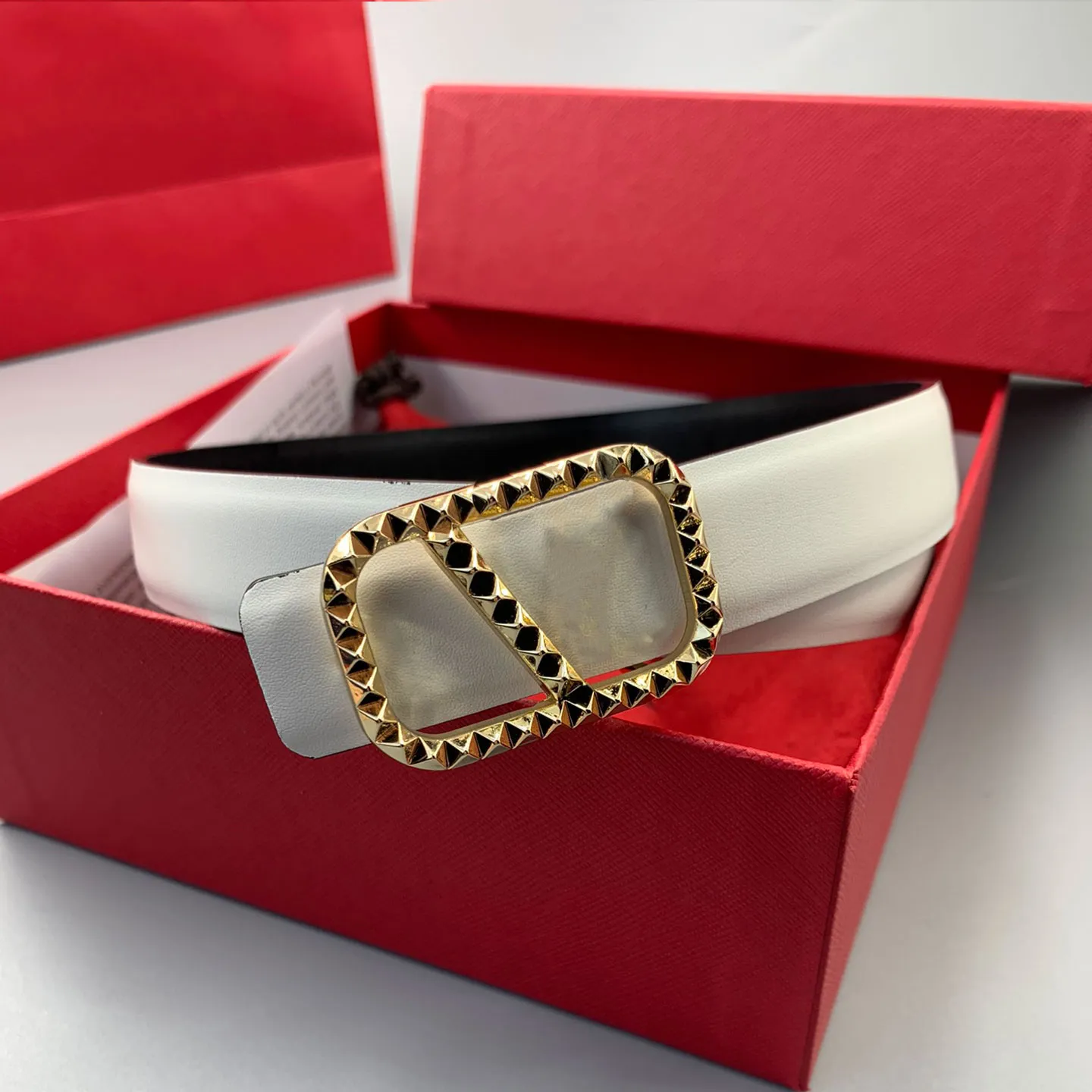 2022 Luxus -Designer -Gürtel Klassische Feste Farbe Gold Buchstaben für Frauen Designer Vintage Pin Nadel Schnalle Gürtel Breite 243c