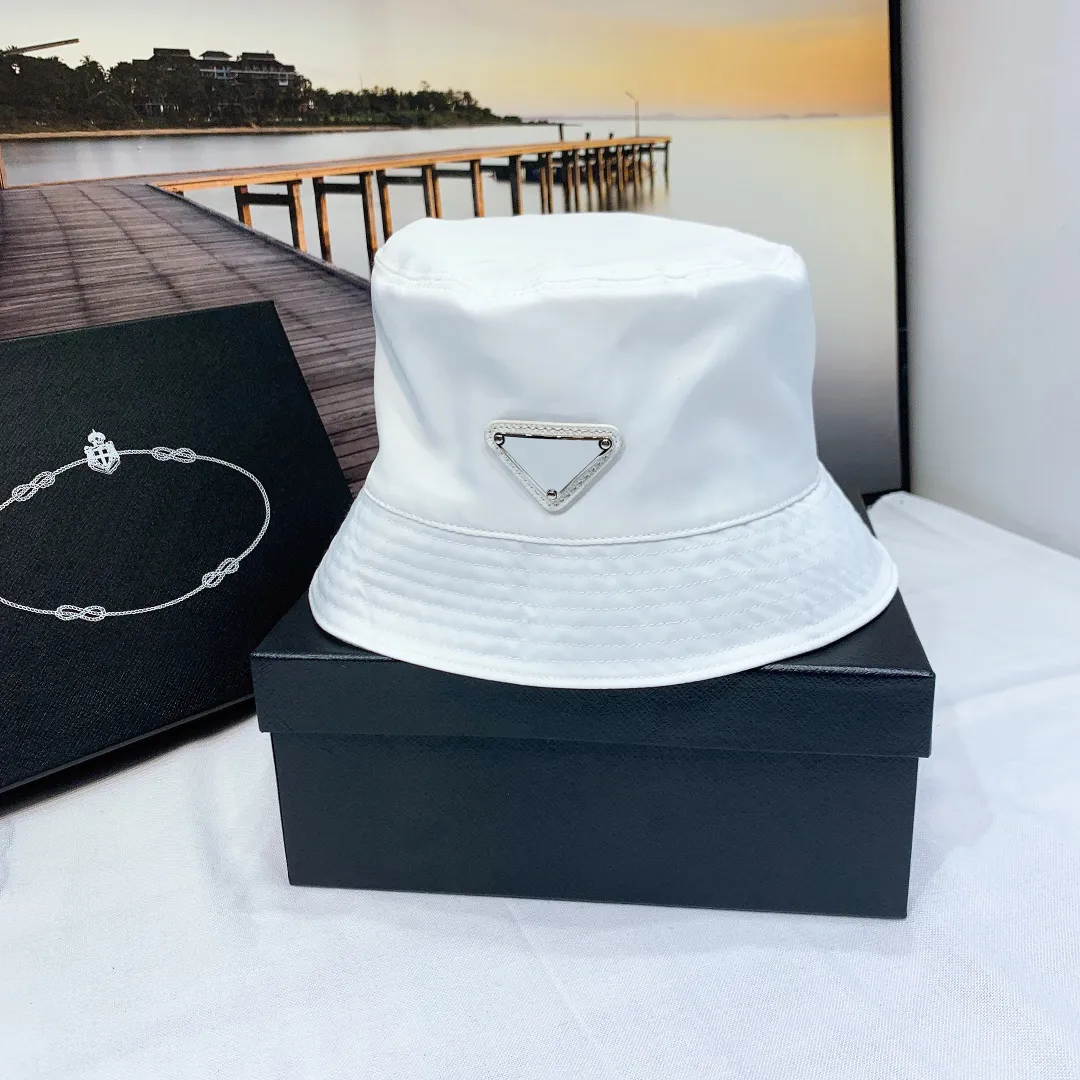 6 färger mode lyxdesigner Small Brim Hats Caps Mens Bucket Hat Baseball Cap Letter Outdoor Classic High Quality Sunhat Wome303J