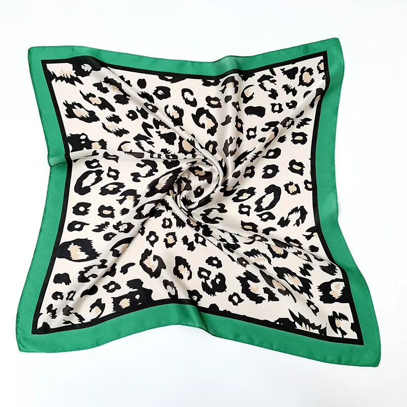 70cm Mode Léopard Imprimé Foulard Foulard Pour Femmes Soie Satin Hijab Foulards Femme Carré Bandeau Sac Écharpes Bleu Vert 220516