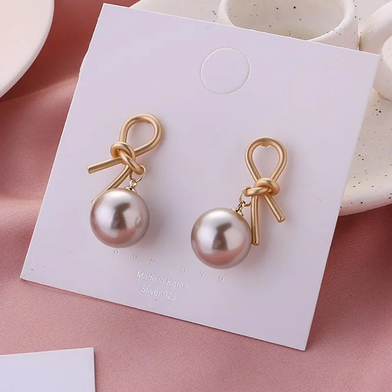 Clip-on Vis Retour Vintage Métal Or Grande Perle Brillante Clip Boucles D'oreilles Géométrique Conception Irrégulière Pour Femmes Fille Oreille Non Percée Cl295Q