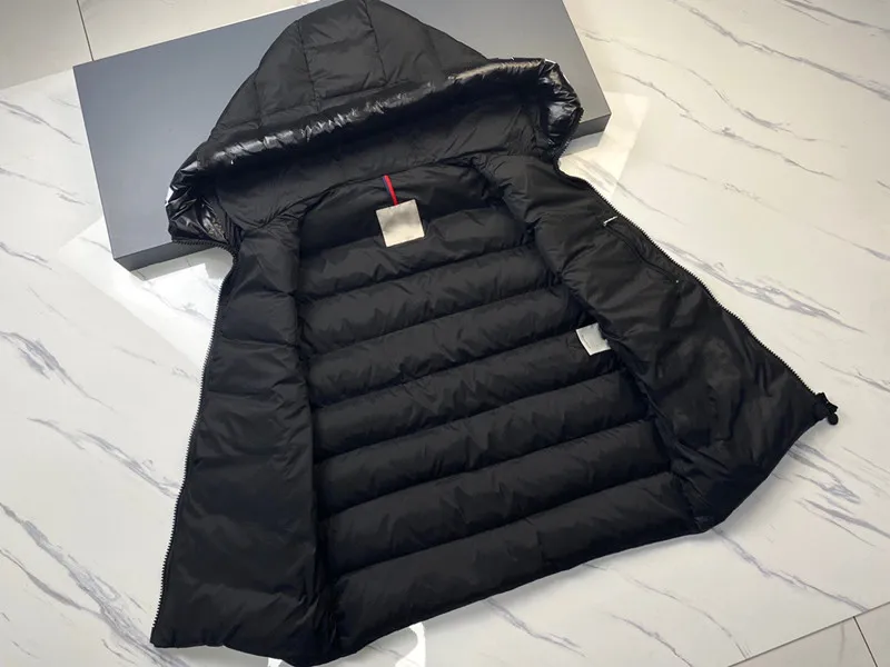 Mannen Puffer Vest Nieuwe Winter Casual Mouwloze Dikke Kleding Warm Dons Eend Vest Mannelijke Outdoor Puffer Jas Mode Klassieke Bovenkleding Zwart S-XXL