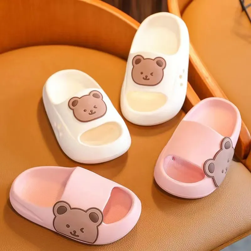 Dziecięce kapcie plażowe dla chłopców dziewczęta buty domowe letnie grube klapki eva soft poduszki szkiełki zewnętrzne niedźwiedzie kapcie niemowlęce 220621