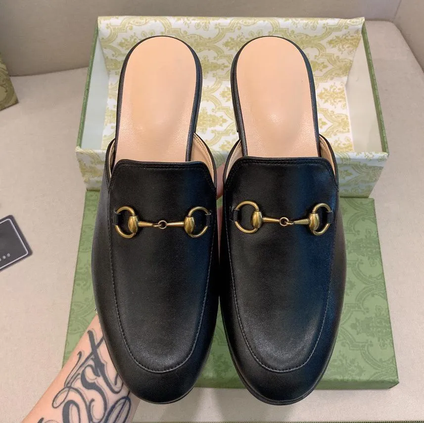 Desginer 슬리퍼 양모 여성 남성 Princetown Loafers 클래식 메탈 버클 자수 샌들 가죽 신발 하프 슬리퍼 패턴 슬라이드