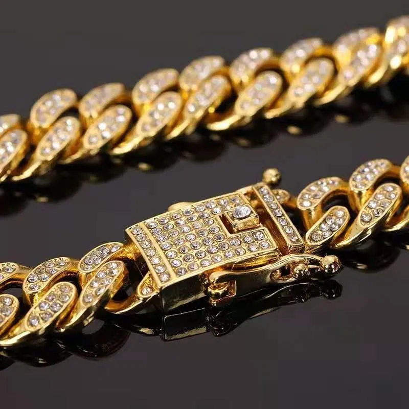 Wristwatches Iced Out Bracelet Watches For Men Full Watch Quartz Wristwatch Hip Hop Gold Diamond Mens Set Reloj DropWristwatches T206a