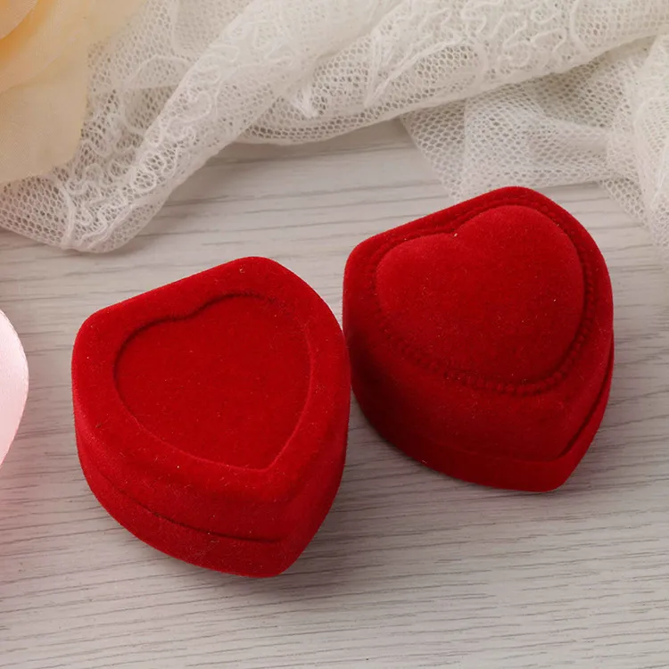 24 st Röd sammet hjärtringlåda smycken display fall hållare presentförpackningar bröllop romantisk arrangör förlovningsring fall grossist 220813