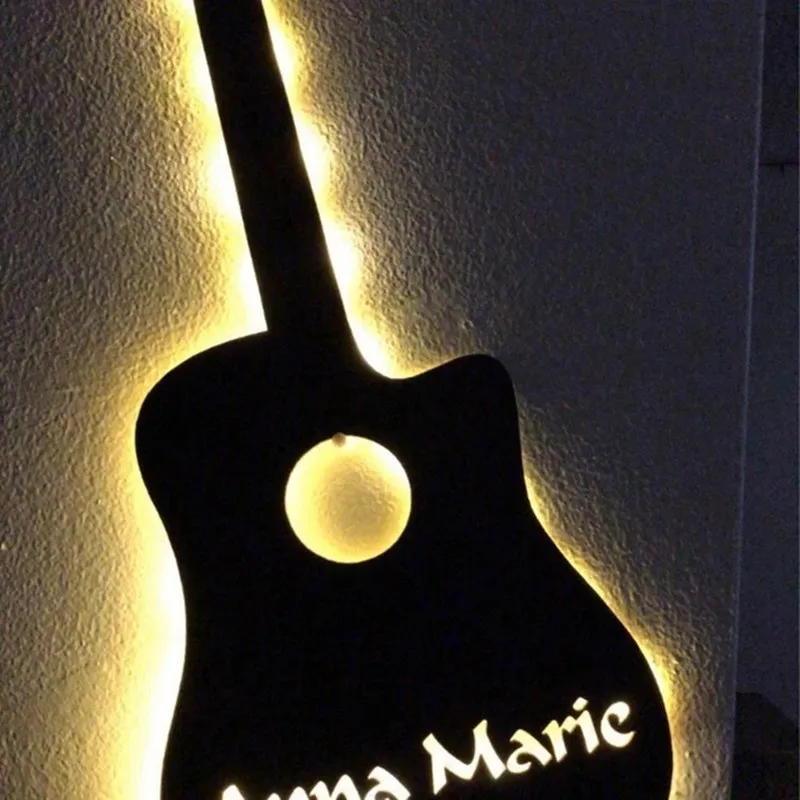 개인화 이름 ​​기타 USB LED 벽 램프 커스텀 이름 기타 플레이어를위한 나무 나이트 라이트 남자 소년 여자 음악 선물 벽 장식 220623
