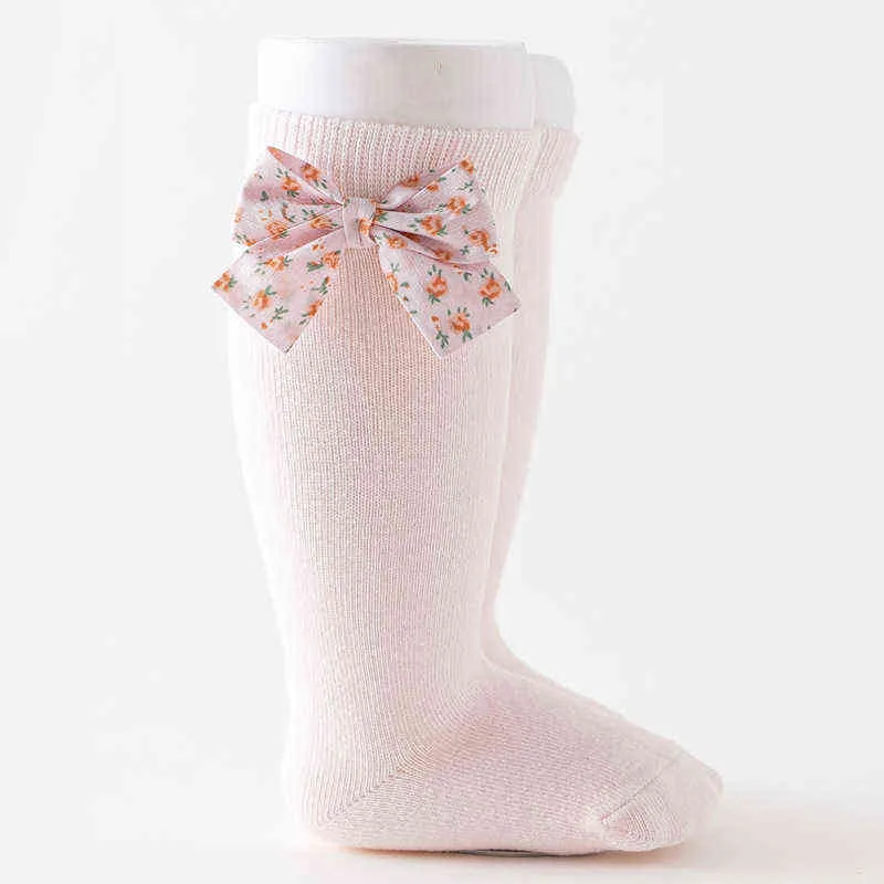 Nyfödda babyflickor Autumn Socks Infant Elastic Knee High Socks Toddler sömlösa tå strumpor med blommiga båge barntillbehör J220621