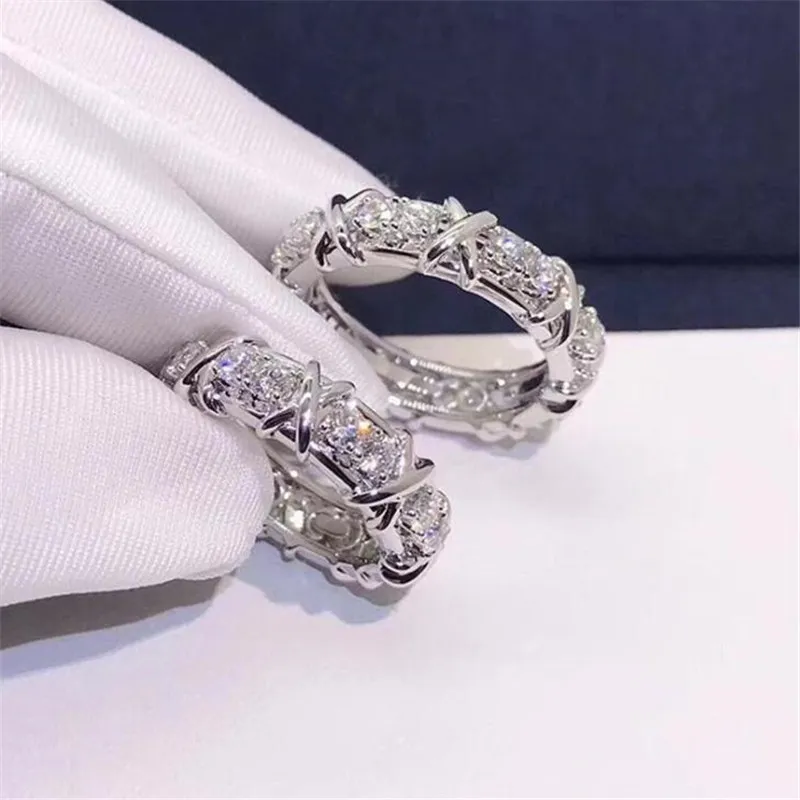 2022 Top Sell Wedding Anchs Classical Six Claw Jewelry Fashion simple 925 STERLING Silver Gold Round Round Cut Moissanite Diamond Eterni 220T