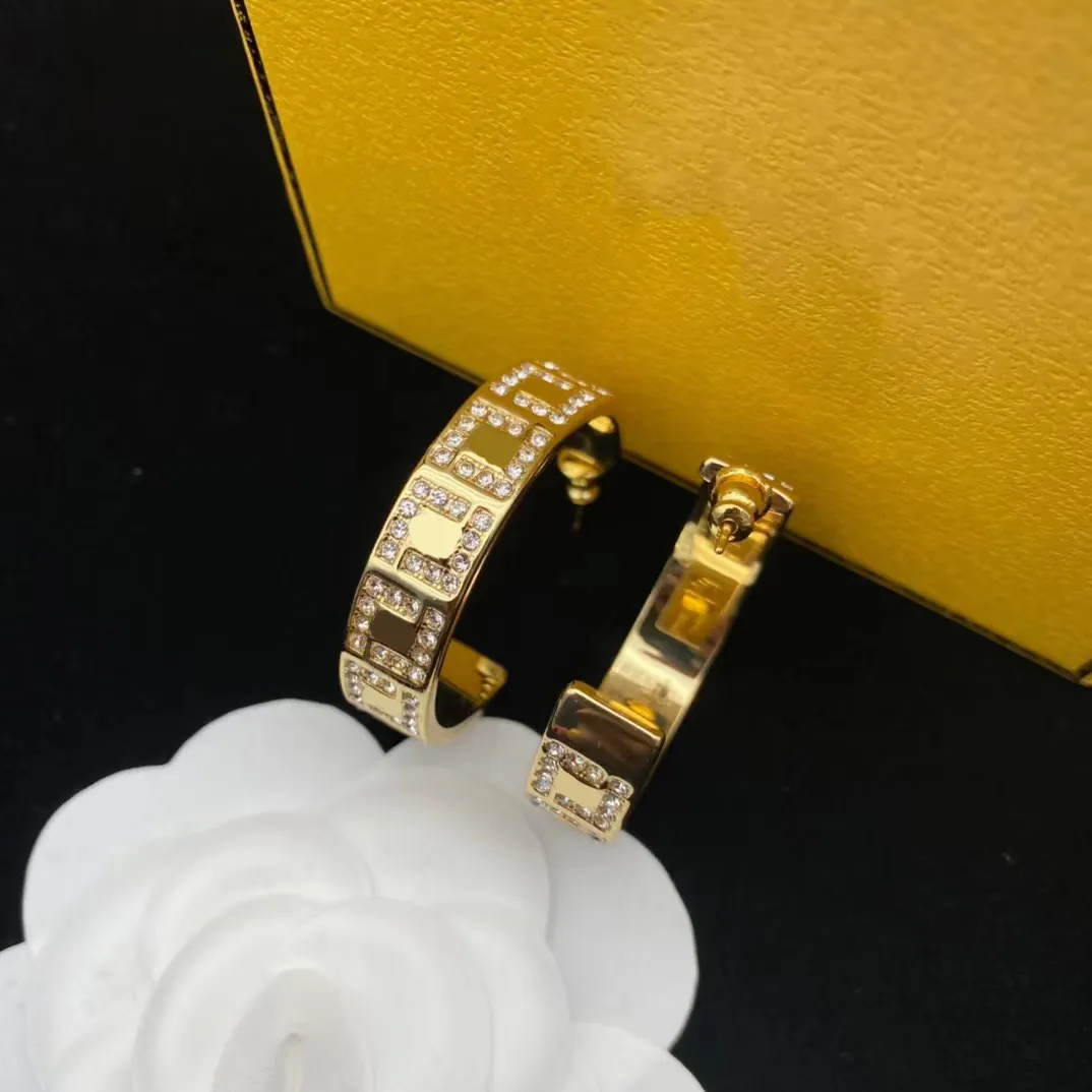 Designer Stud for Women Mens smycken Guldörhängen Retro Heart Water Droplets Hoop F Earring Designers Wedding Ear Studs Hängen H181R