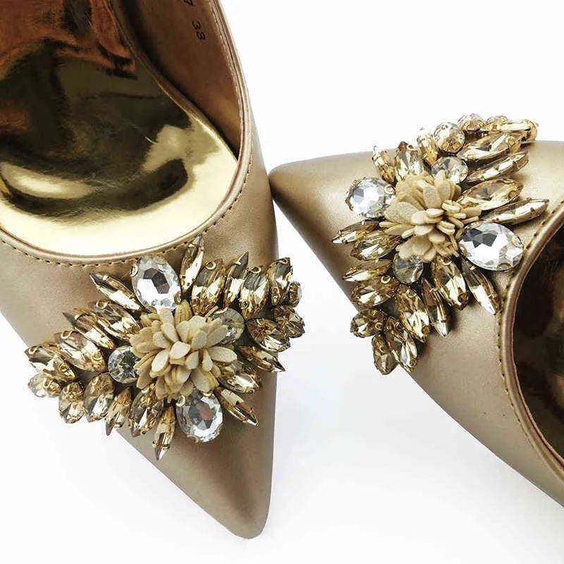 Отсуть обувь нигерийская мода Новое прибытие итальянское дизайн кристалл и аппликация стиль деформируется женские сумки, установленные в серебряном цвете 220722