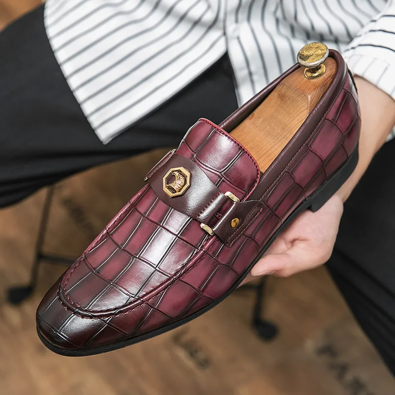 Män skor av hög kvalitet pu läder ny modedesign hästsko spänne dekoration bekväma loafers klassiska heta försäljning hg023a