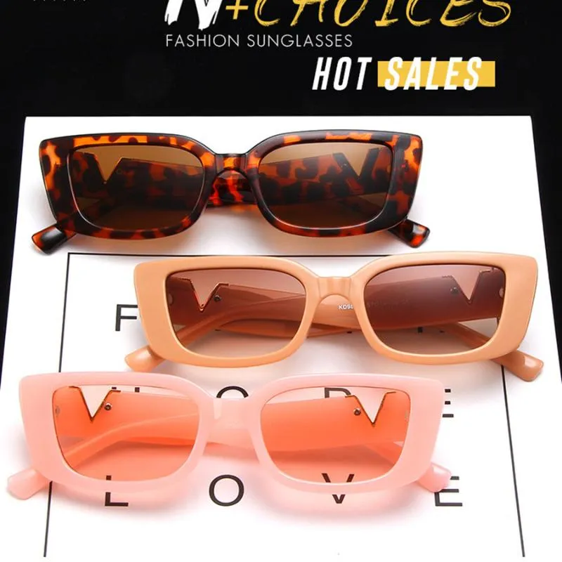 نظارة شمسية خمر مربع إطار صغير للنساء الرجال مع V العلامة التجارية مغالاة الأزياء السيدات Sun Sunses Shades UV400 Wholes su206m