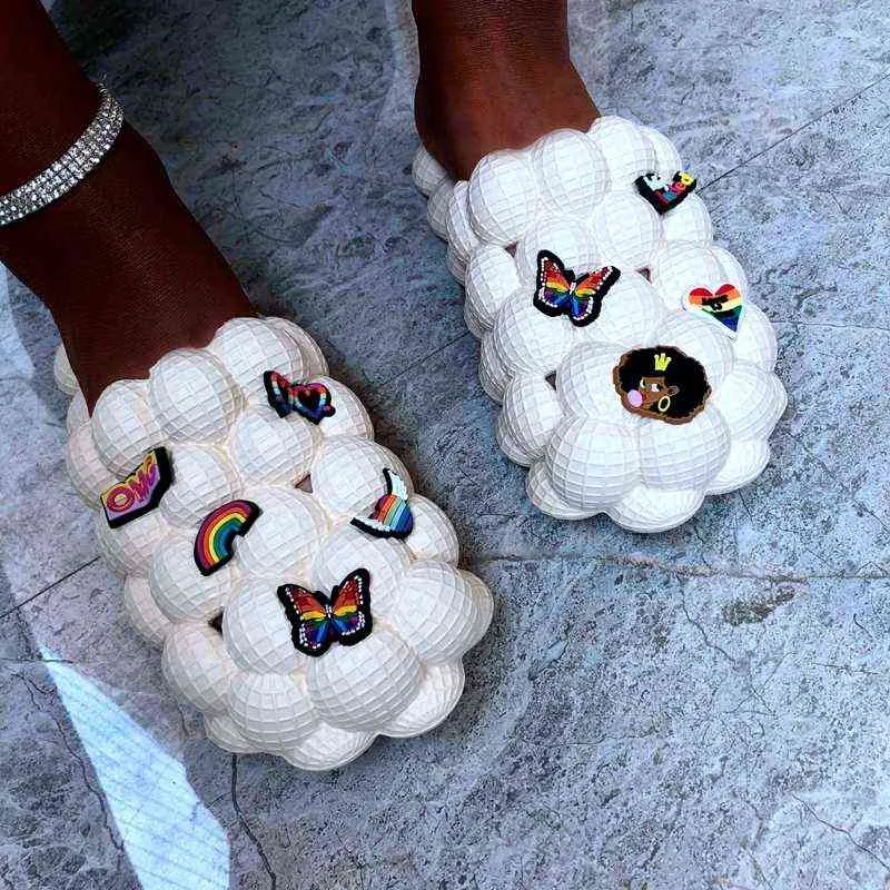 Sandalias Nxy Mujer Verano Diapositivas de burbujas con dijes Cadena Parejas Besch Zapatos Chanclas de diseñador Baño interior Zapatillas de masaje 0528