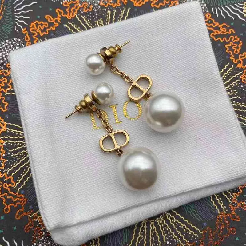Outlet 2022 Nuevo diamante con aretes de borla de perlas de diamante material de latón clásico de mujeres