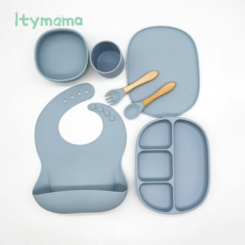 6шт / комплект Baby Cyncing силиконовые посуды водонепроницаемый нагрудник сплошной цветной ужин тарелка Бесплатная присоска миска и ложка для детей 220414