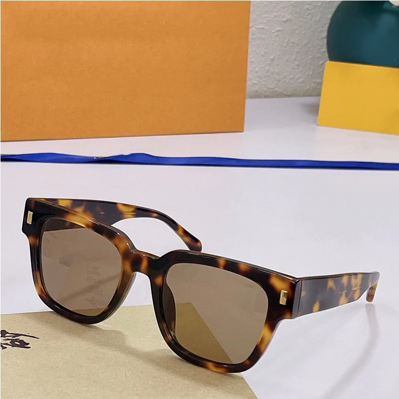 نظارة شمسية مربعة الهروب Z1496 الإطار الجريء وشكل جذاب جعل Squar Squar e Sun Glasses حديثًا كلاسيكيًا سهلًا للارتداء 225 مترًا