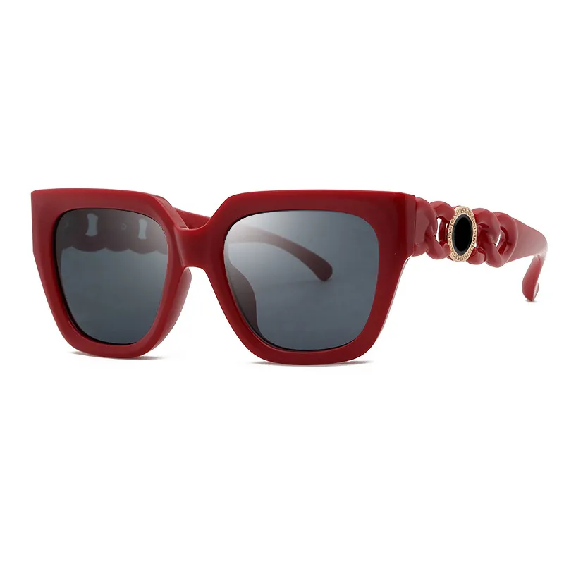 Designer occhiali da sole Brand occhiali da esterno Outdoor Shades PC Farme Farme Classic Ladies Specchi di occhiali da sole di lusso donne Box260U Random260U