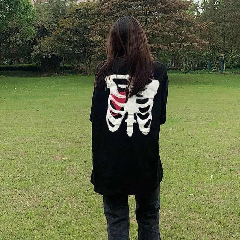 대형 T 셔츠 여성 상단 y2k하라 주쿠 탑 레트로 프린트 두개골 뼈 느슨한 T 셔츠 짧은 슬리브 애니메이션 그래픽 셔츠 220602