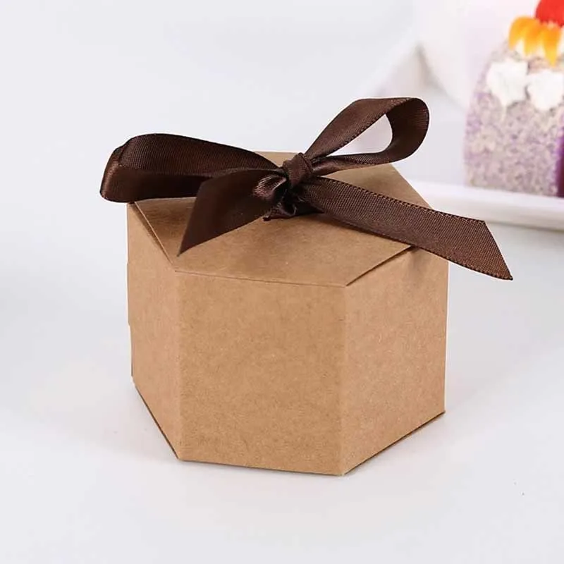 25 / 50st Kraftpapper Hexagon Cardboard Box Candy Box DIY Biscuit Favor Presenter Boxar Baby Shower For Födelsedag Bröllopsfest dekor CX220423