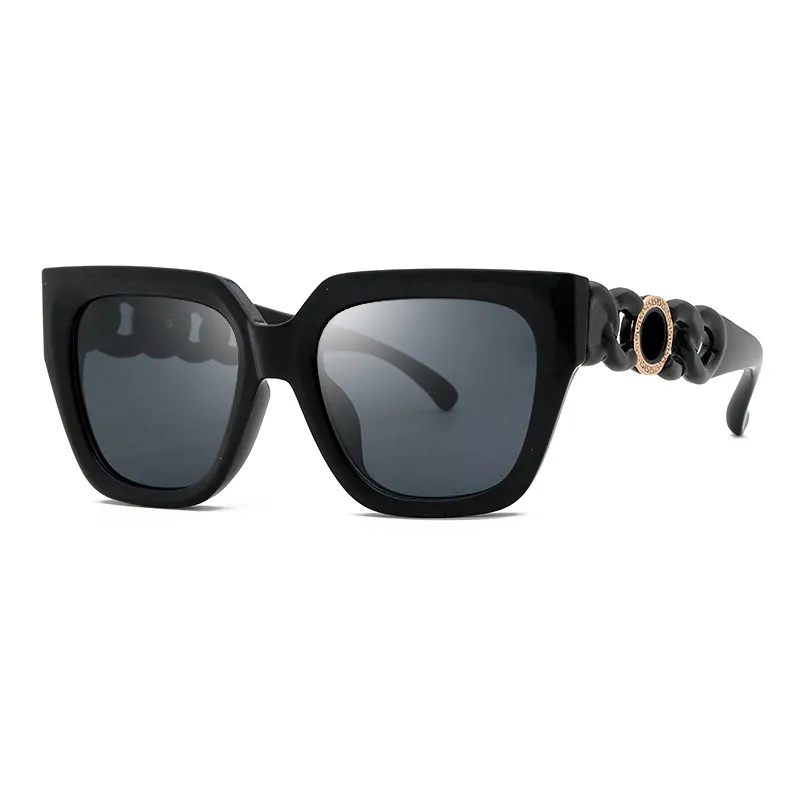 Designer occhiali da sole Brand occhiali da esterno Outdoor Shades PC Farme Farme Classic Ladies Specchi di occhiali da sole di lusso donne Box Random184L