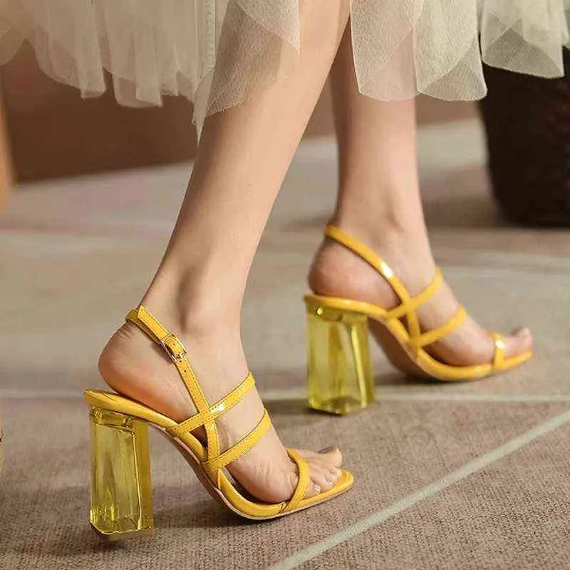 Sandaler rensar höga klackar skor kvinna vår sommaren 2022 mode gladiator spänne strappy transparent tjock klack party prom 220704