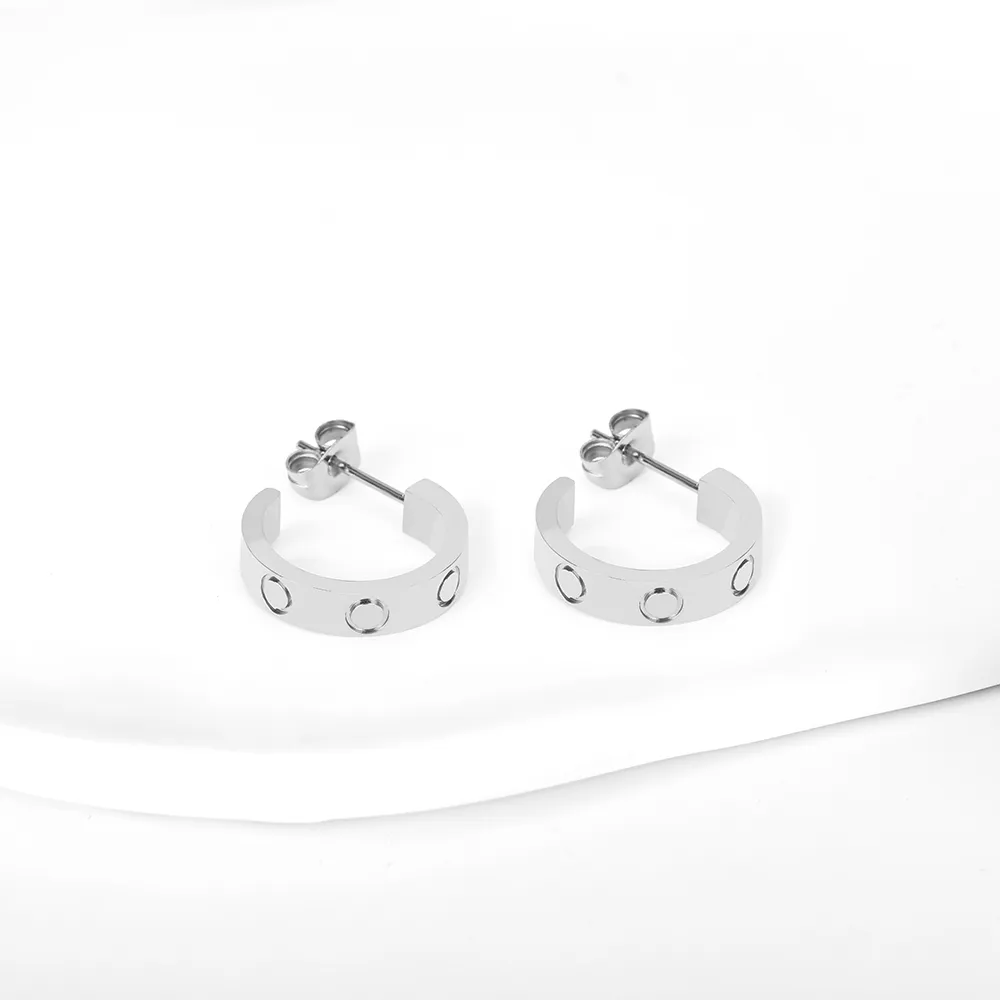Högutgåva öron manschett charms älskar örhängen för kvinnor flickor damer stud piercing smycken graverad logo titanium stål present designer278t