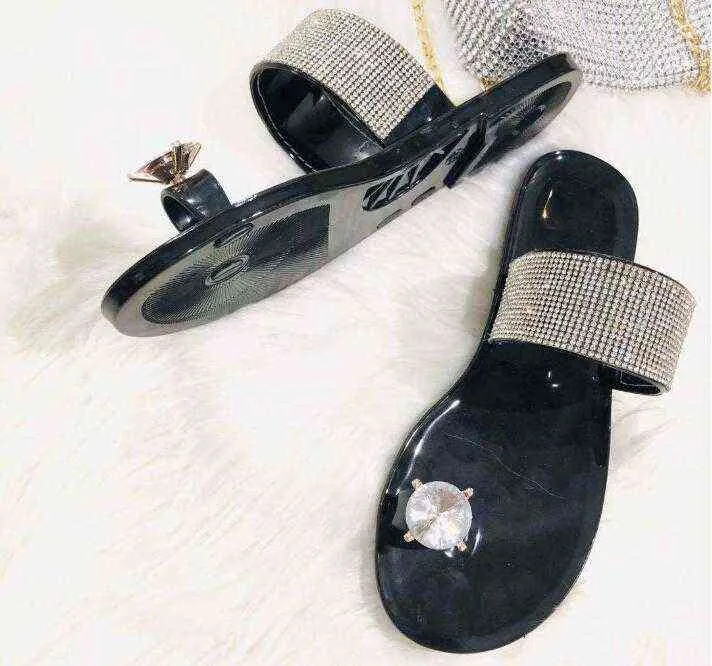 Tongs en Pvc pour femmes, nouvelle collection printemps été, strass à un seul doigt, pantoufles de plage pour loisirs en plein air, sandales plates pour la maison, Ms220514