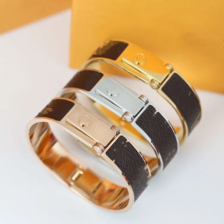 Роскошные дизайнерские ювелирные изделия, женский кожаный браслет с замком в форме сердца, подвесные браслеты из искусственной кожи, четырехлистный цветочный узор, золотая сумка Penda235B