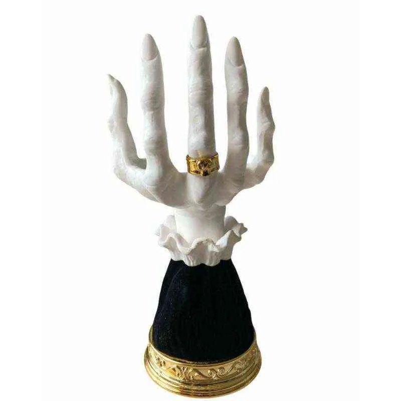 Resina Bruxa Candlestick Creative Ghost Hand Palm Candle Settle for Halloween Decorativo Candlestick Artes de arte Ornamentos H2209821764