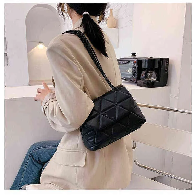 2022 new chain sling shoulder bag personalized versatile flip messenger bag portable
