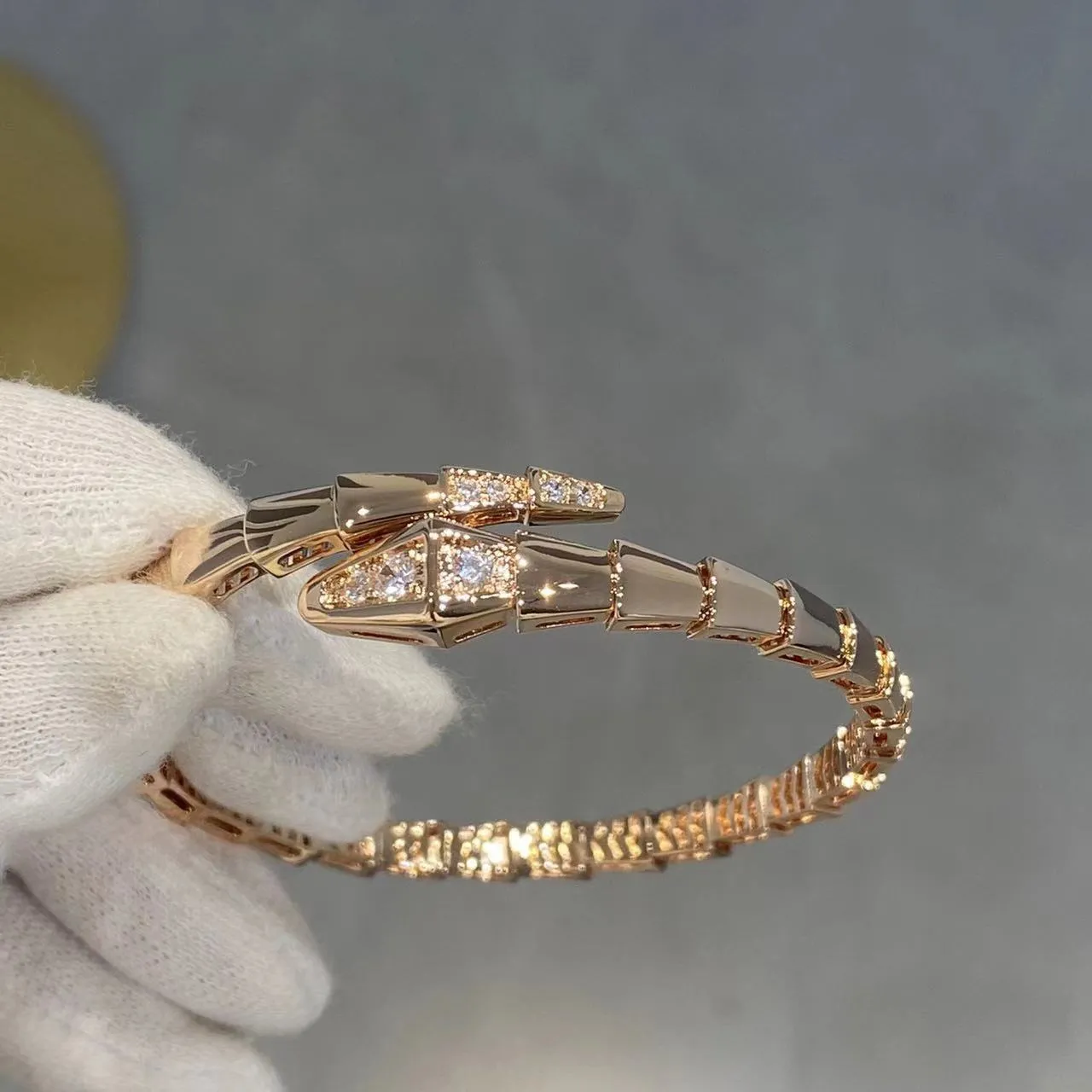 Luxe gouden armband overdreven serpentijn onregelmatige heren- en damesarmbanden high-end boetiek Valentijnsdag b188H