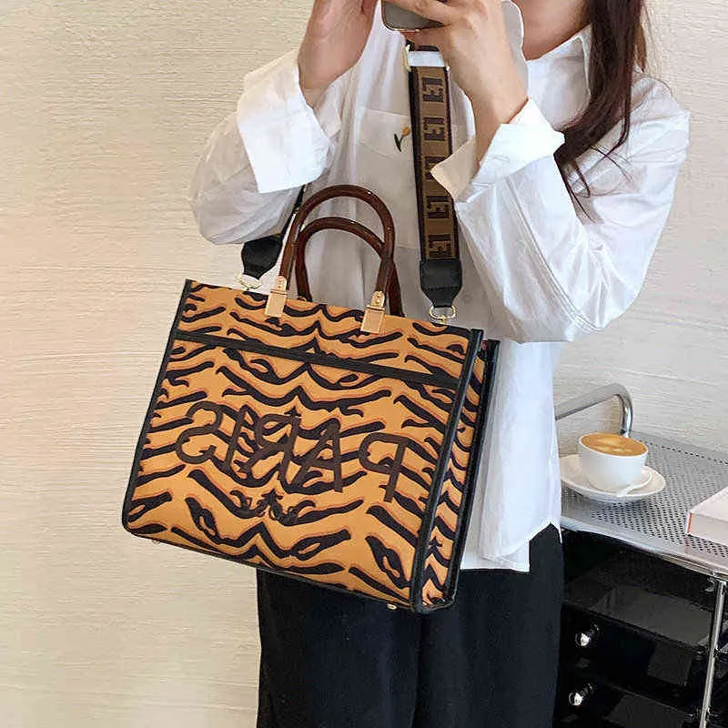 Handbag women's bags can be customized and mixed batch retro printed letters strap factory wholale 70% off