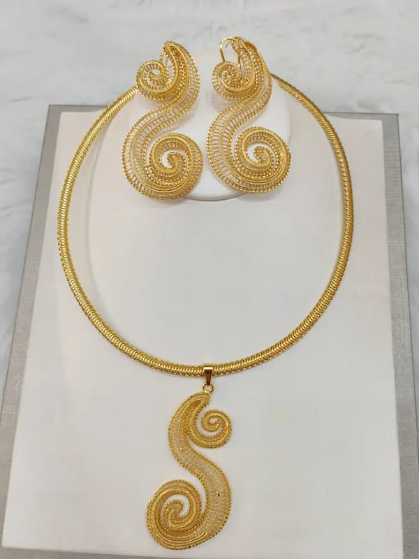 Dubai Gold Plated Jewelry Set Women nummer 8 Formhalsband hänge hängande dingle örhänge för bröllopsfest årsdag 220810