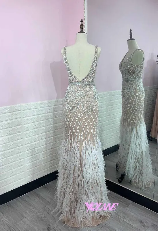 Luxe Witte Veren Split Avondjurken Voor Pageant Lange Naakt Tule Diamanten Kralen Mermaid Party Gown Concurrentie Vrouwen 220627